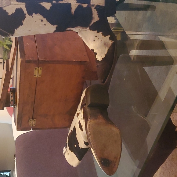 Cow Town 1987 Cow hide Hair On Boots 1.5 inch heel.  12" shaft height. - Picture 4 of 9